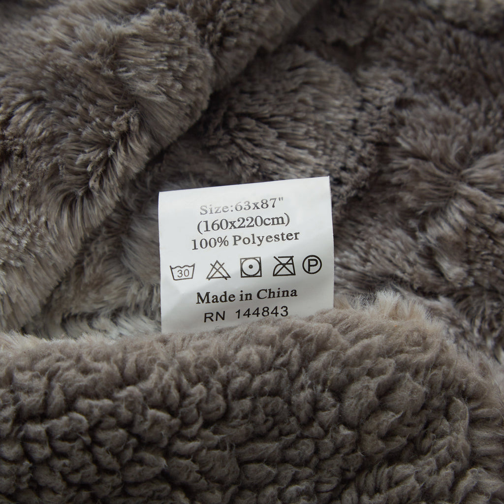 Tache Silver Snow Giraffe Faux Fur Throw Blanket (DY16)